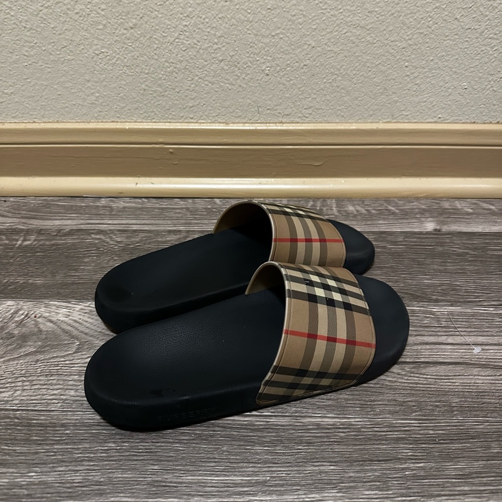 Check vintage slides slightly worn fast shipping available